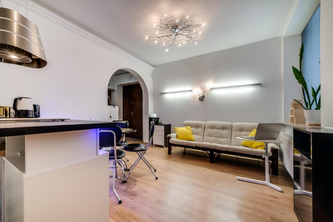 Sova Apartment Lviv Сenter Сity Esterno foto