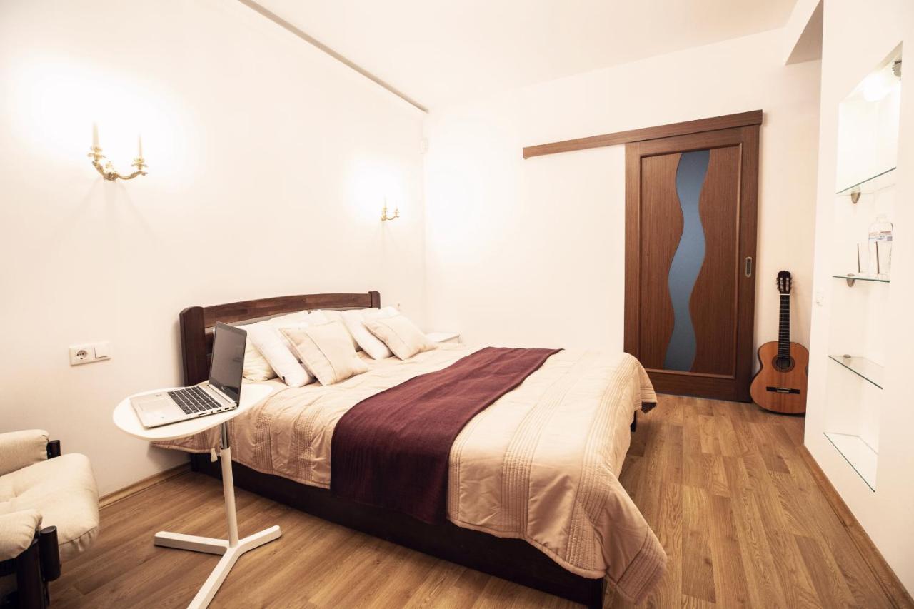 Sova Apartment Lviv Сenter Сity Esterno foto